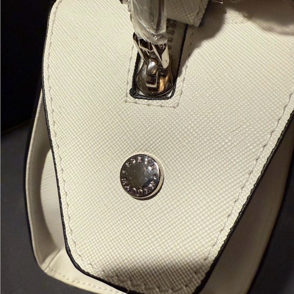 Beautiful White Steve Madden NWT handbag with strap - Picture 4 of 5